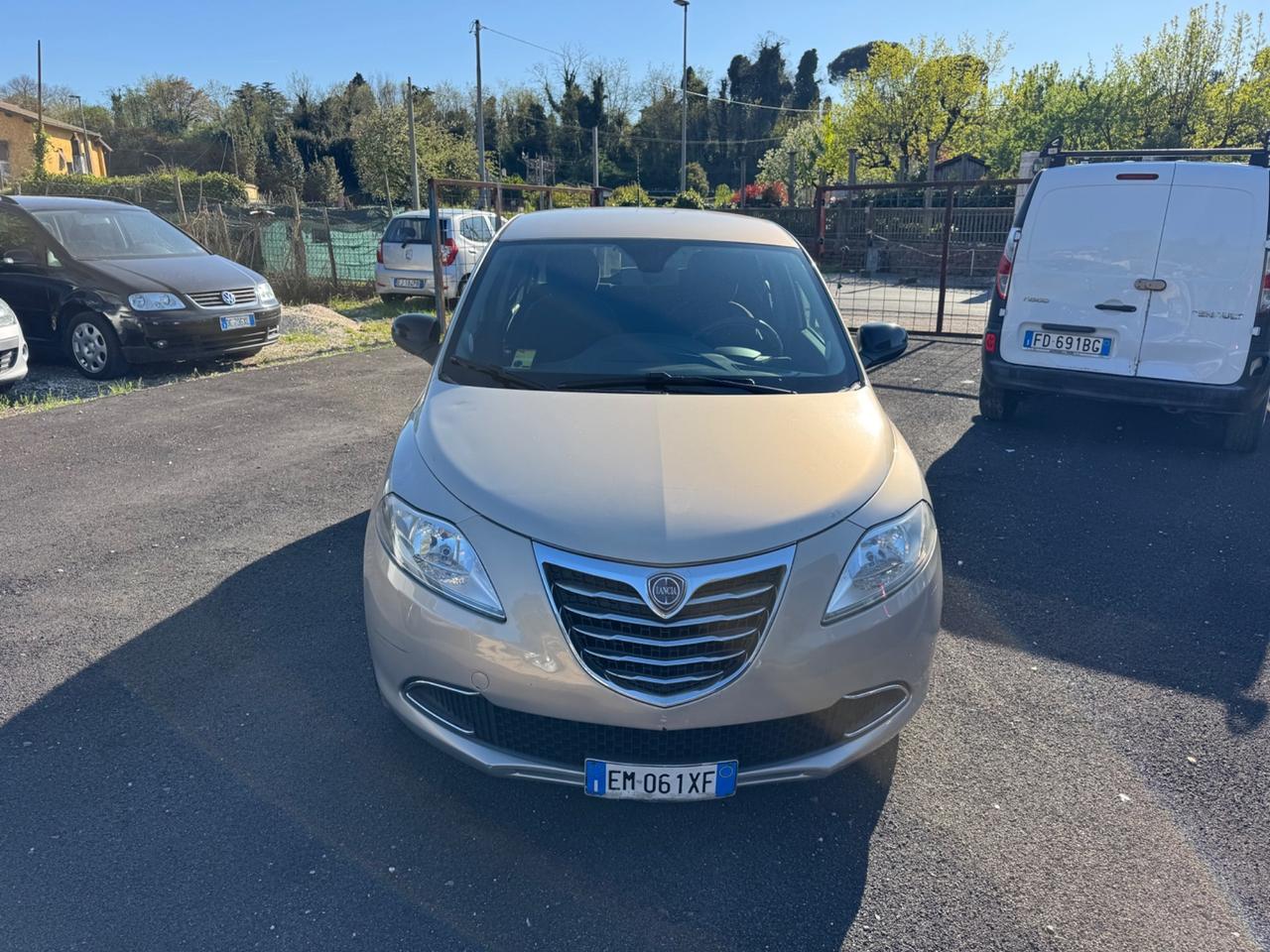 Lancia Ypsilon 1.2 69 CV 5 porte S&S Platinum NEOPATENTATI