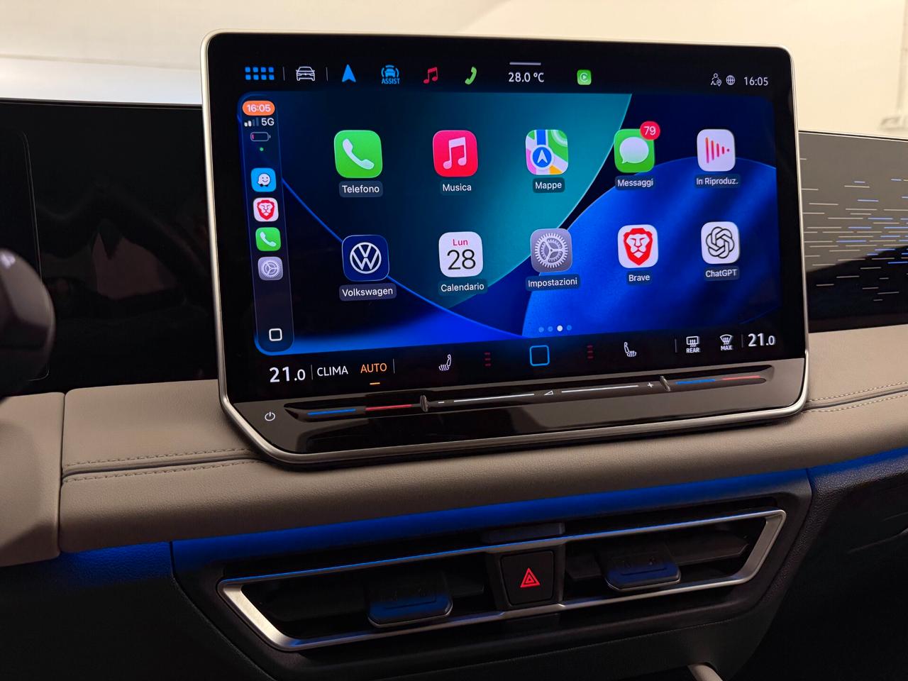Volkswagen Tiguan 2.0 TDI 150 CV DSG Elegance led gancio elettrico adattivo retrocamera