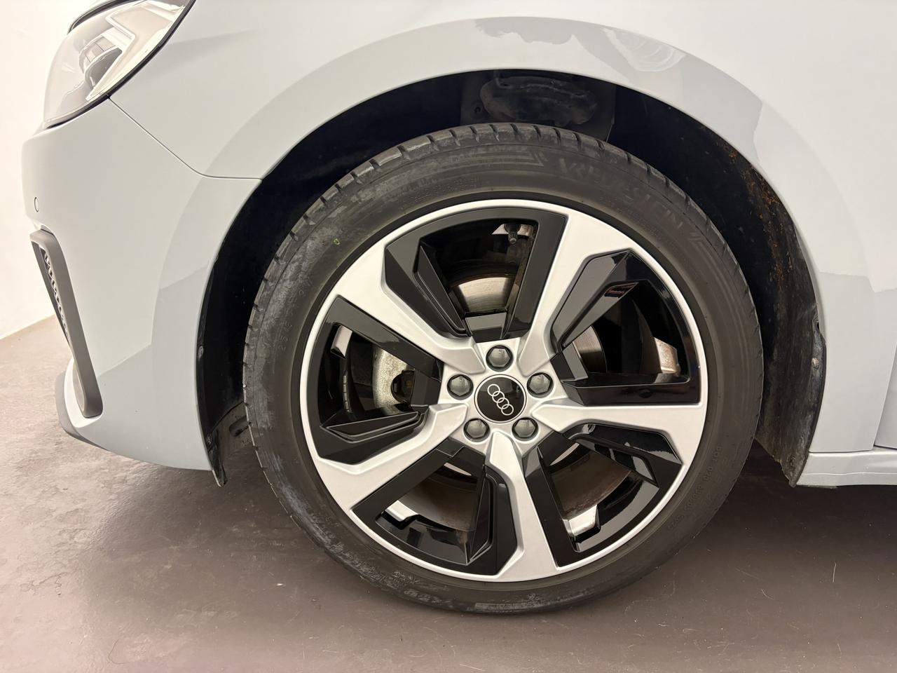 AUDI A1 SPORTBACK 35 TFSI S-TRONIC IDENTITY BLACK