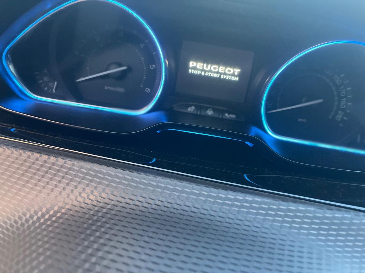 Peugeot 2008 1.6 e-HDi 115 CV Stop&Start Féline SI NEOPATENTATI