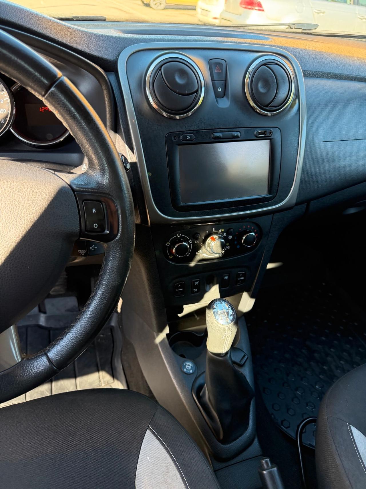 Dacia Sandero Stepway 0.9 GPL - NAV. - NEOP. - 12 MESI DI GAR. -