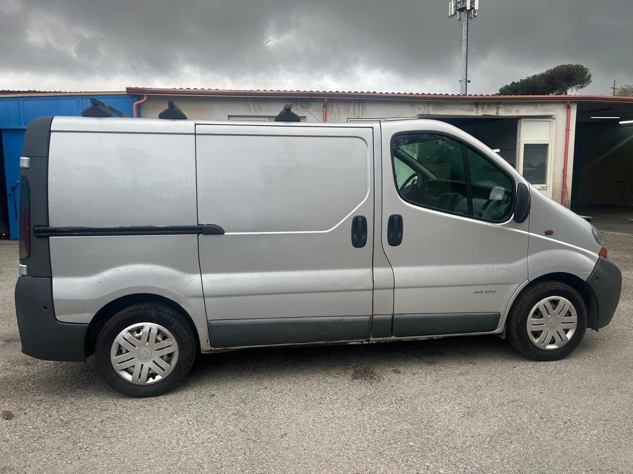 Renault trafic cargo 1.9 dci-cv 100 -2004