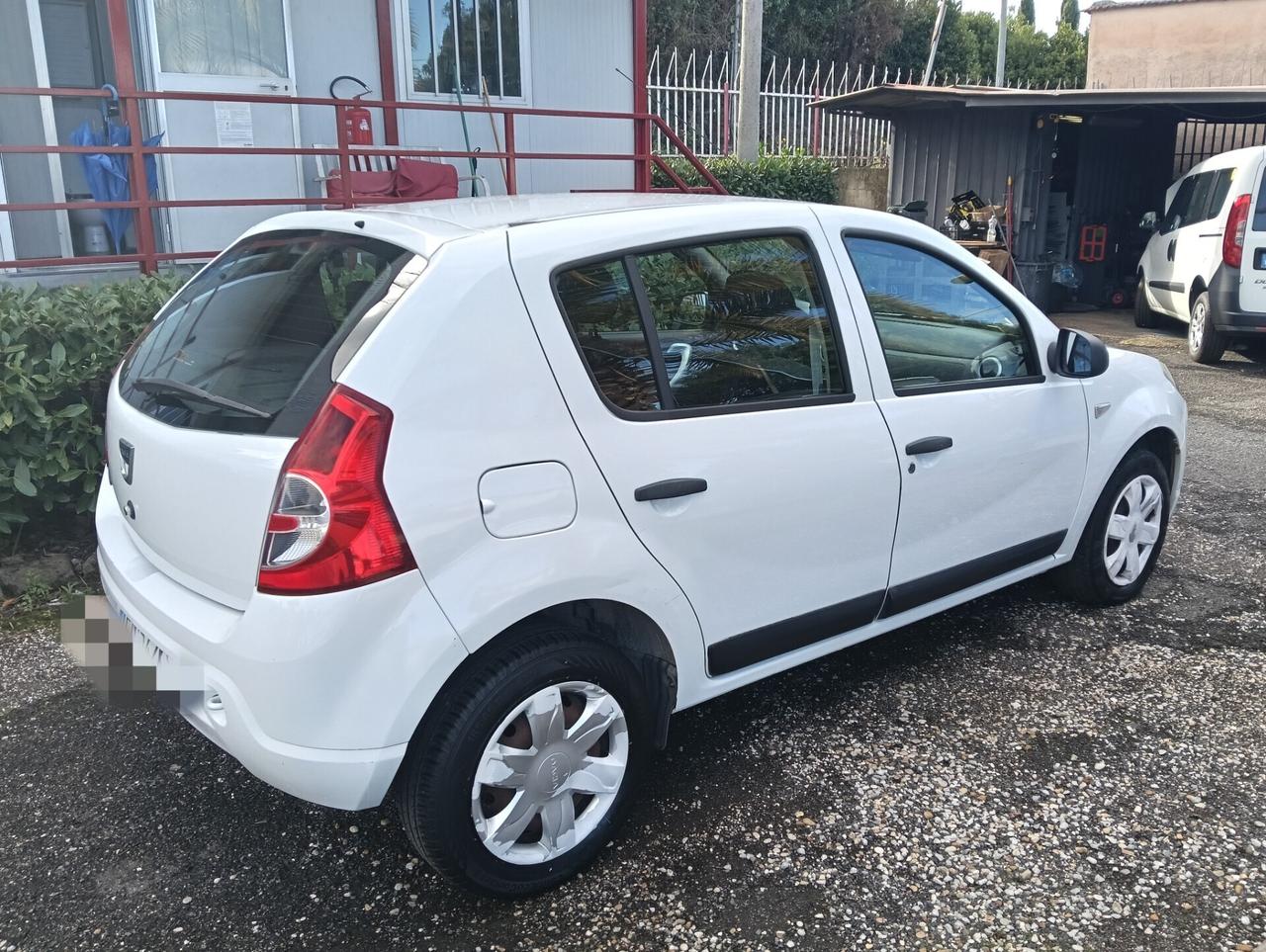 Dacia Sandero 1.2 16V Embleme