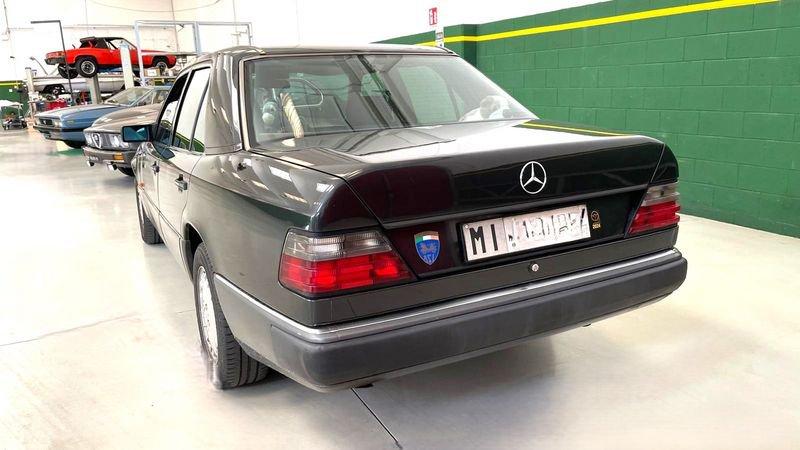 Mercedes-Benz Serie 200-320 200 E