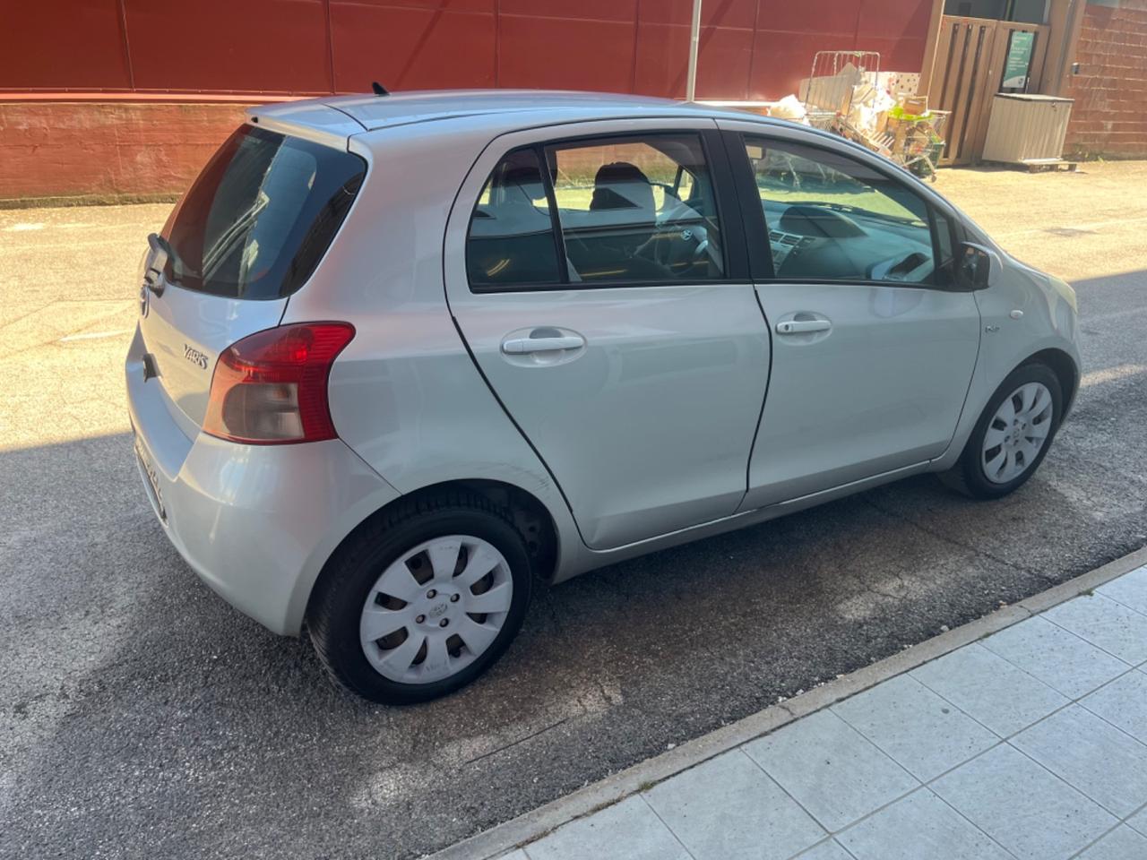 Toyota Yaris 1.4 D-4D 5 porte Sol