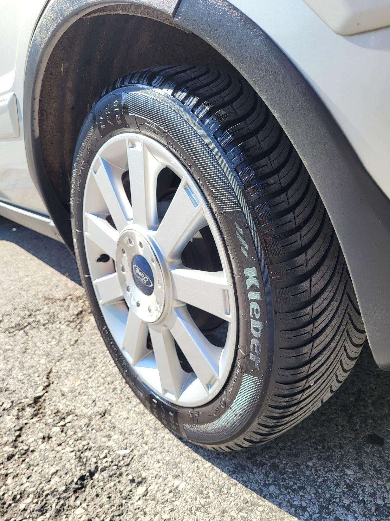 FORD FUSION 1,4 TDCi-GANCIO TRAINO-PORTAPACCHI