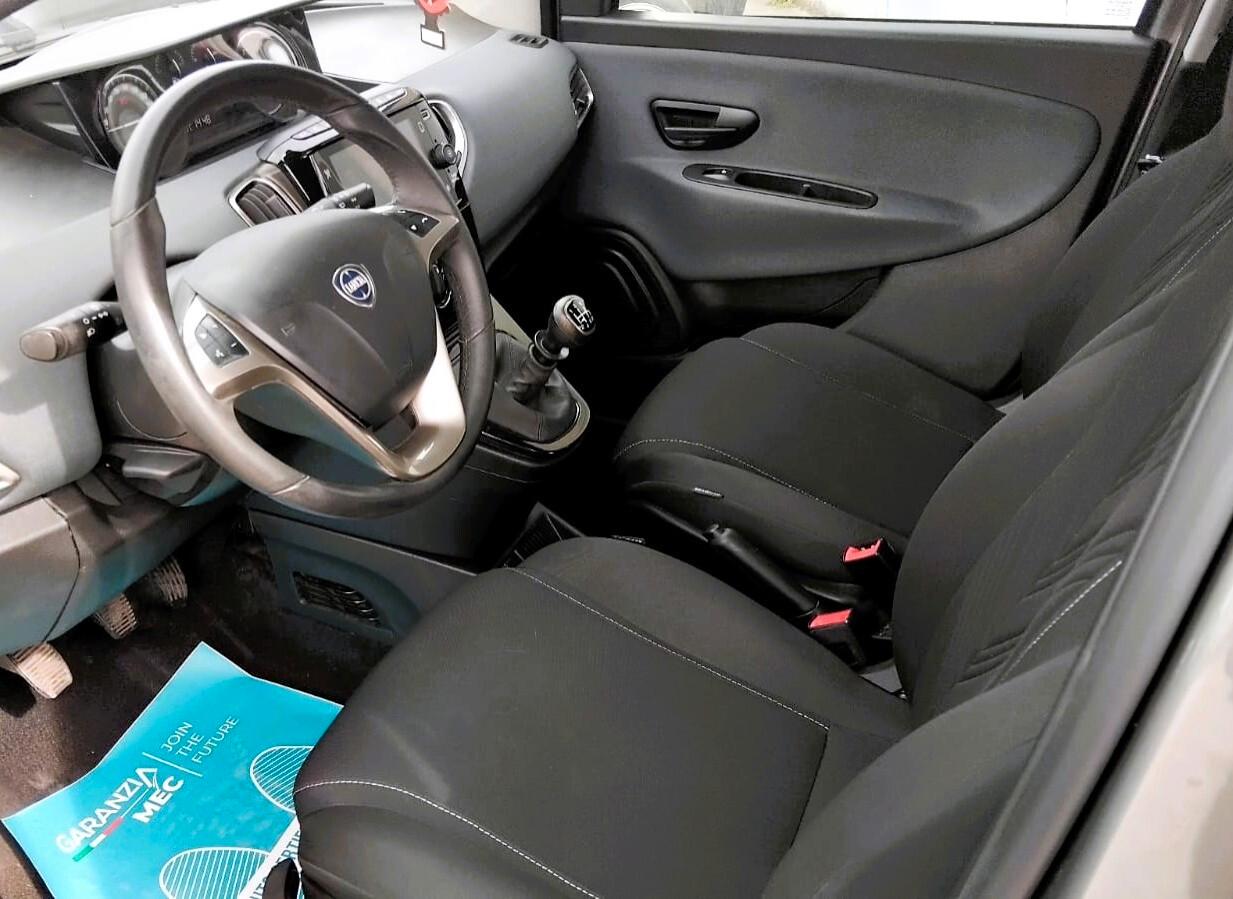 Lancia Ypsilon 1.0 FireFly 5 porte S&S Hybrid Silver