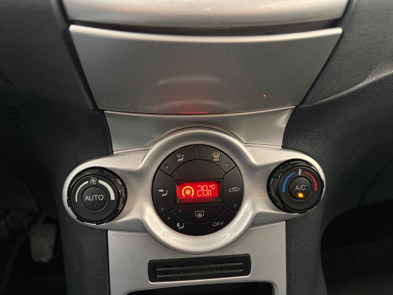 Ford Fiesta 1.4 TDCi 68CV 5 porte Titanium Perfetta !