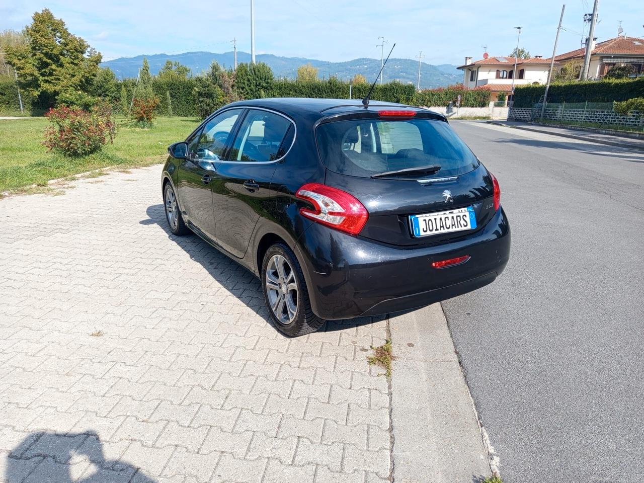 Peugeot 208 1.4 HDi 68 CV 5 porte Allure