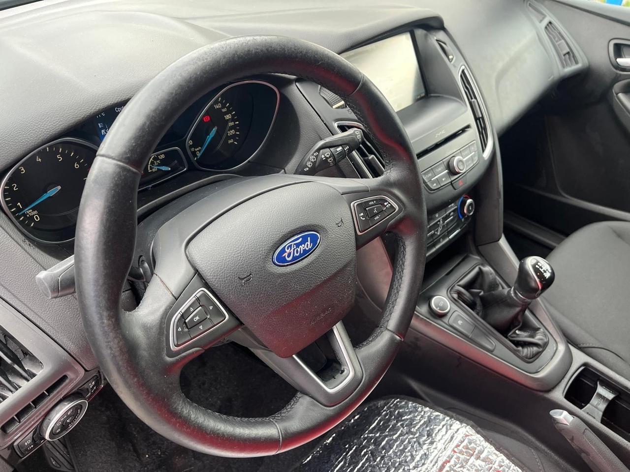 Ford focus-5P-1.0 ecoboost-benz-2016