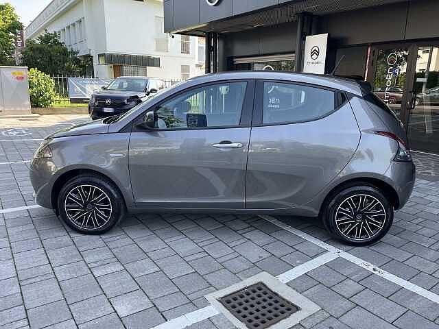 Lancia Ypsilon 1.0 FireFly 5 porte S&S Hybrid Ecochic Silver