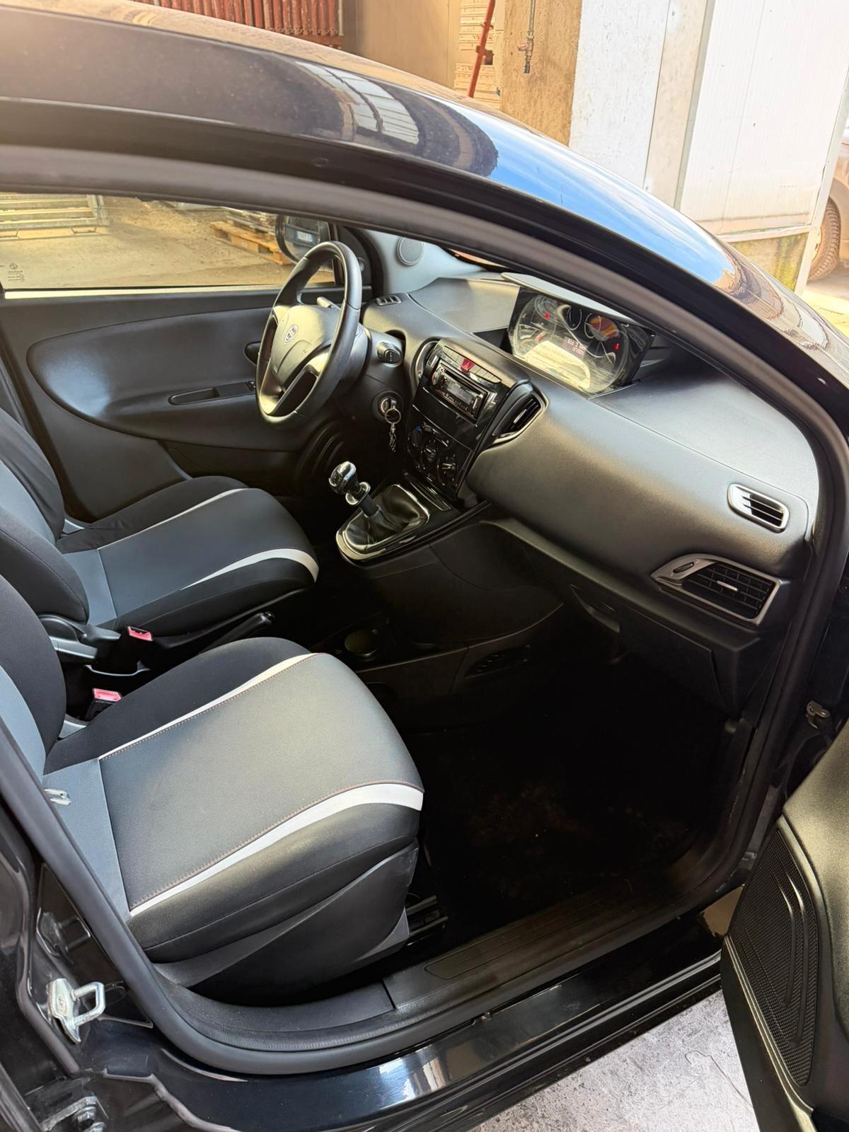 Lancia Ypsilon 1.2 69 CV 5 porte GPL Ecochic Platinum