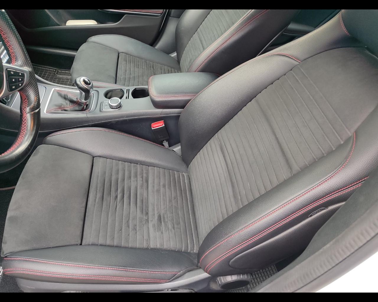 Mercedes-Benz Classe A (W176) - A 180 d Premium