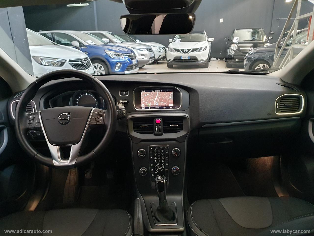 VOLVO V40 T2