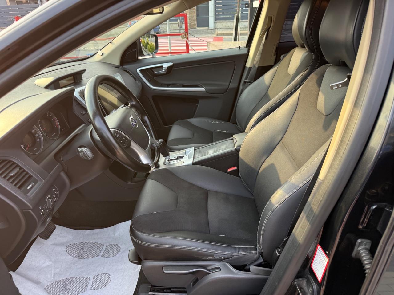 Volvo XC 60 D5 AWD Geartronic Momentum