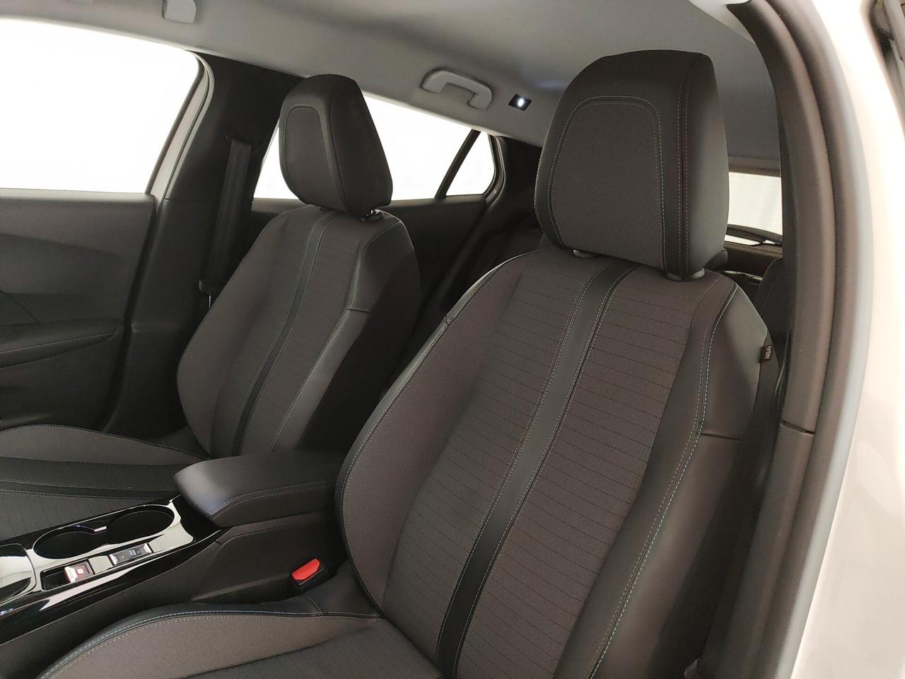 Peugeot 2008 PureTech 130 S&S EAT8 Allure