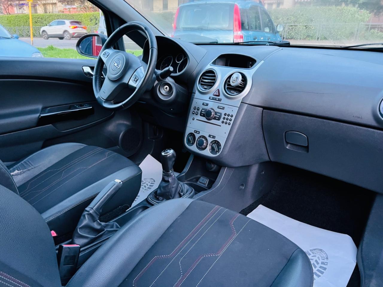 Opel Corsa 1.2 3 porte b-color