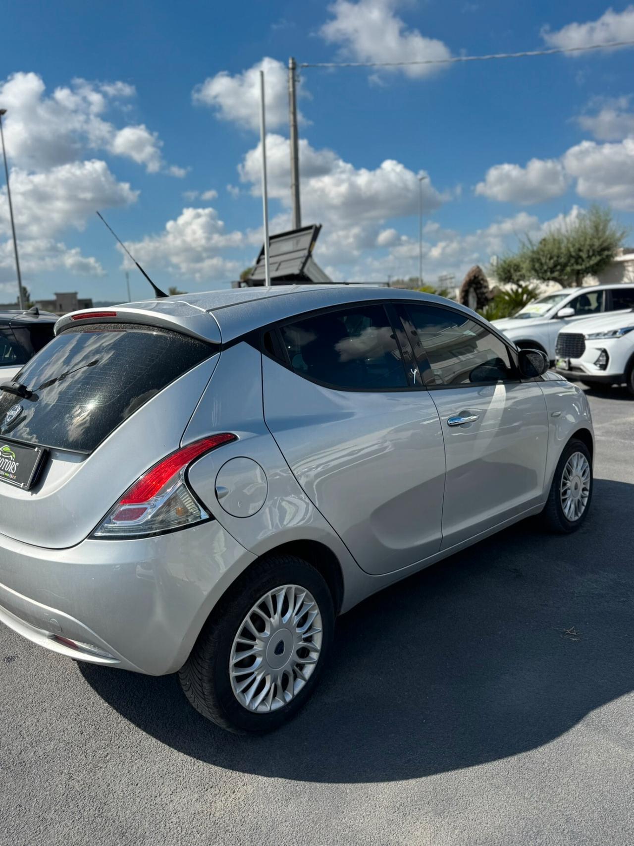Lancia Ypsilon 1.2 69 CV 5 porte Platinum