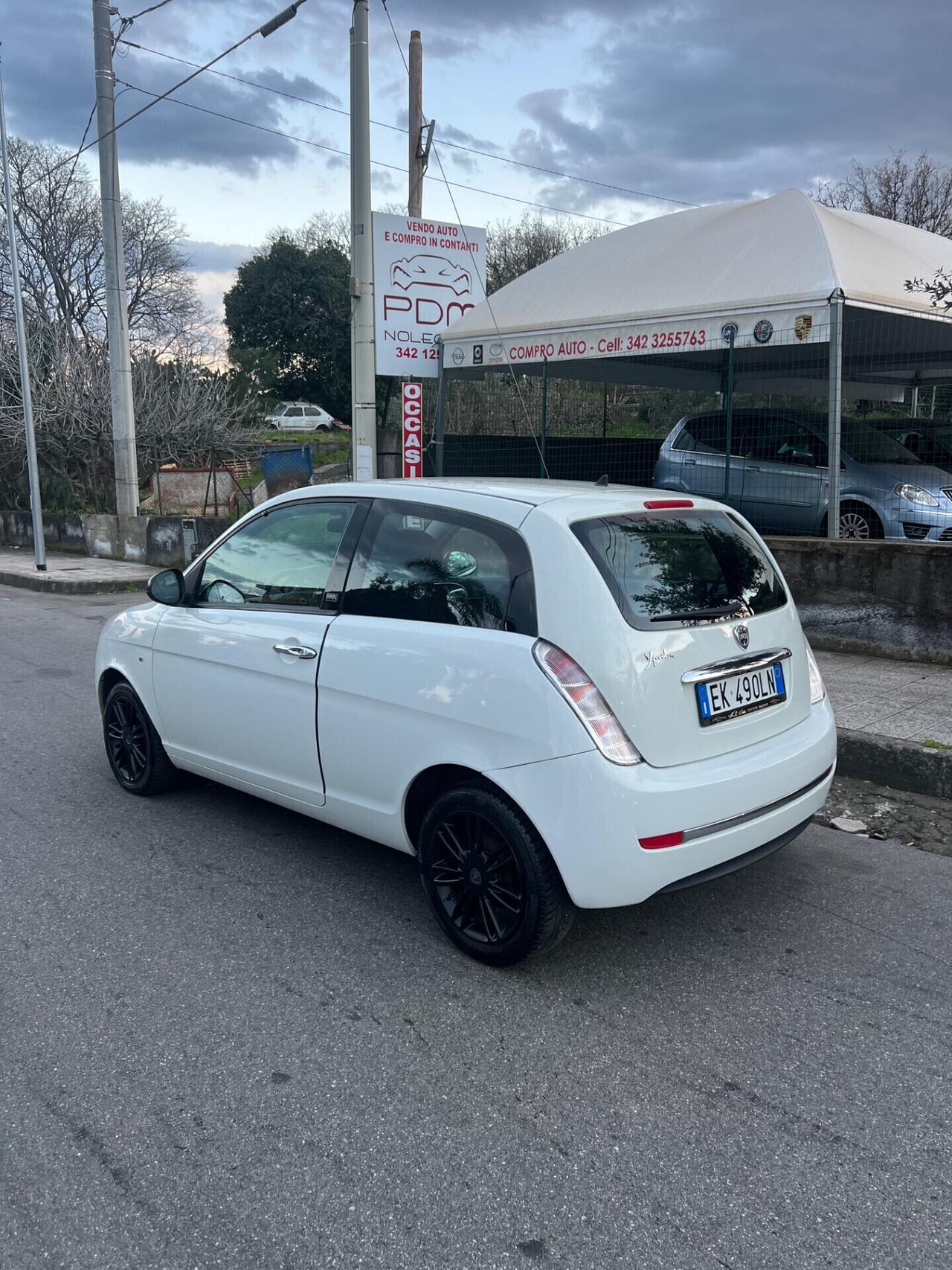 Lancia Ypsilon 1.3 MJT 75 CV Unyca
