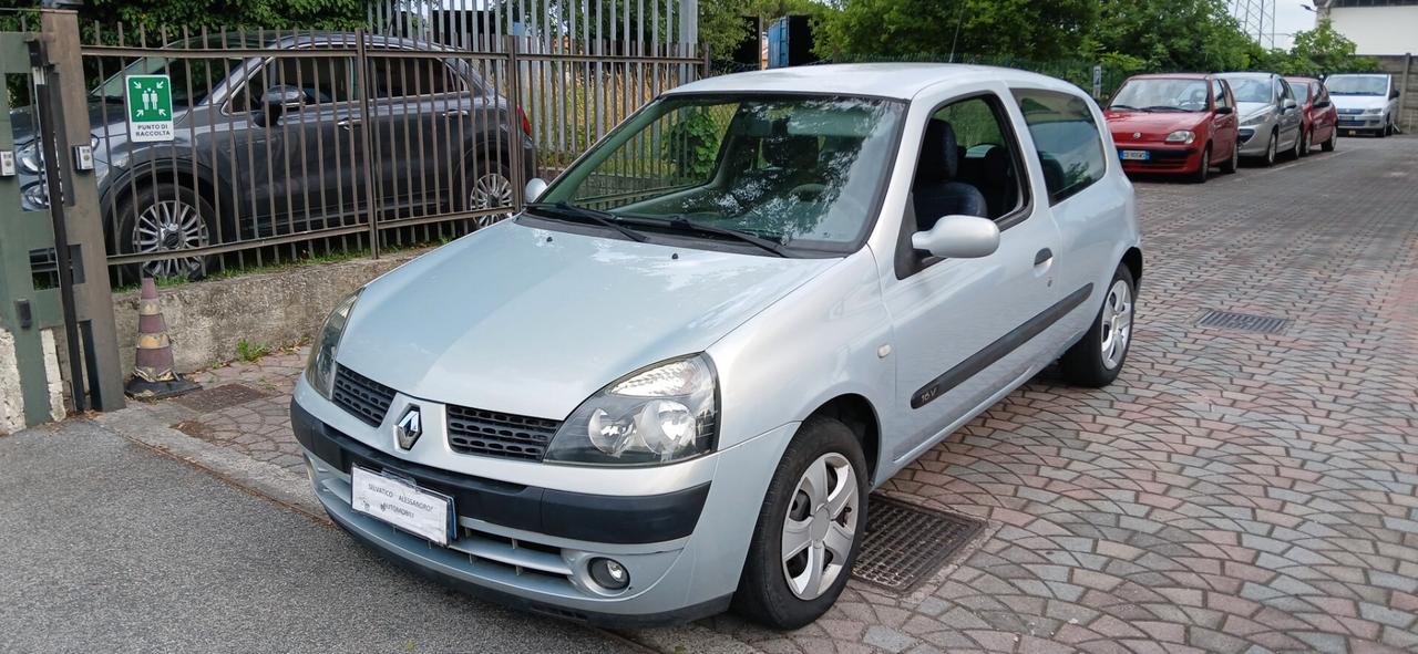 Renault Clio 1.2 benzina neopatentati