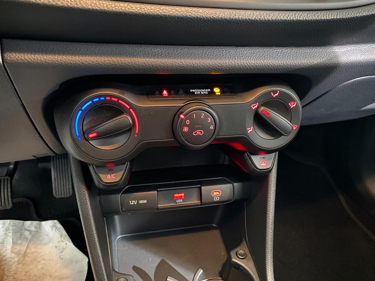 Kia Picanto 1.0 12V 5 porte Urban NEOPATENTATI