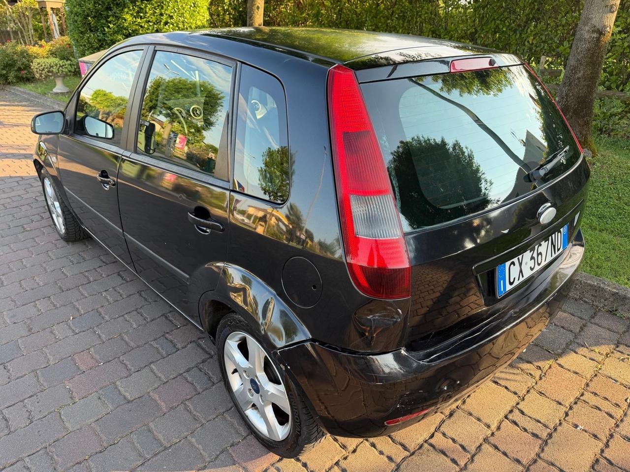Ford Fiesta 1.4 16V 5p. Ghia