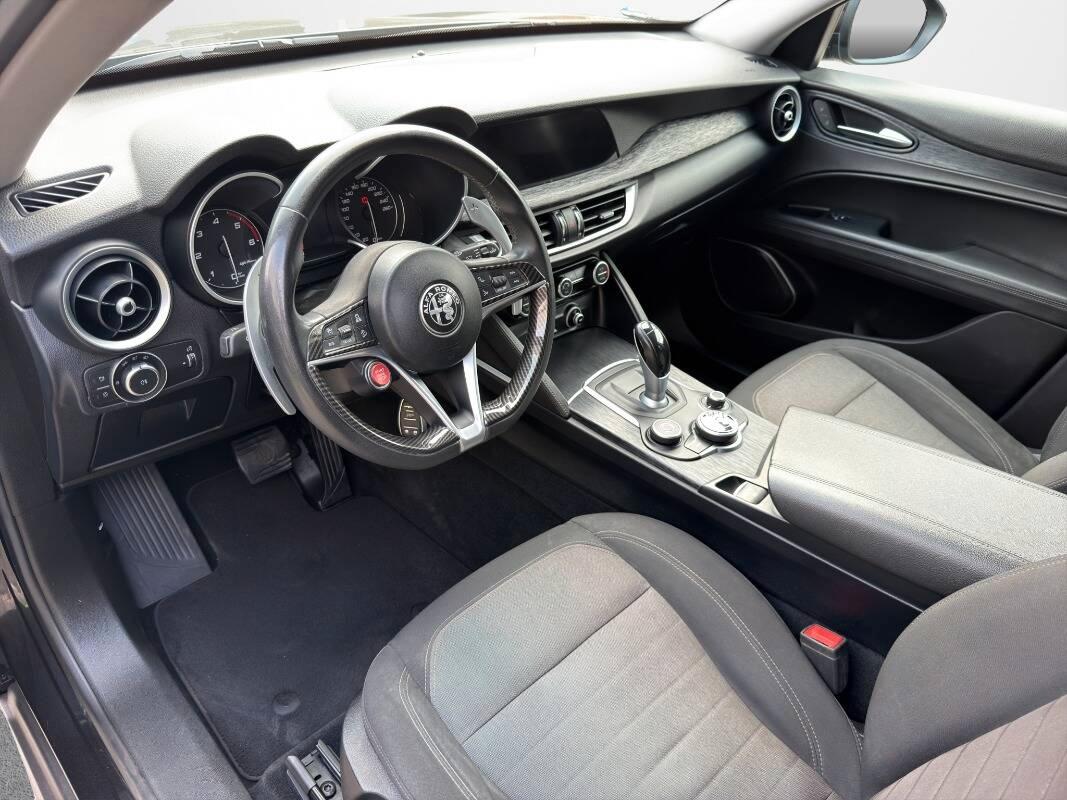 Alfa Romeo Stelvio 2.2 t Business Q4 190cv auto my19