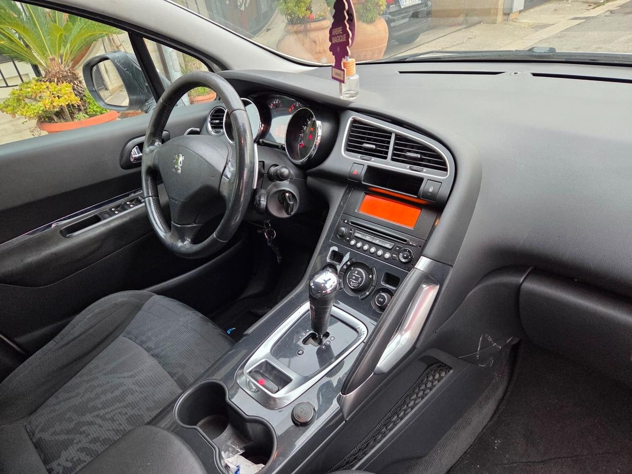 Peugeot 3008 1.6 HDi 110CV cambio robotizzato Tecno