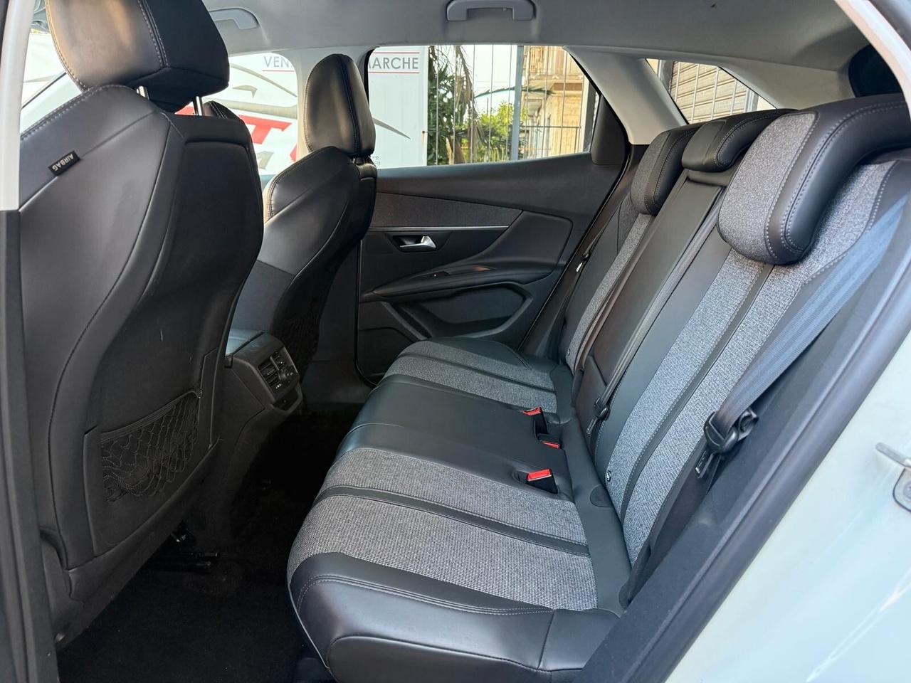 Peugeot 3008 1.6 Blue-HDi Allure