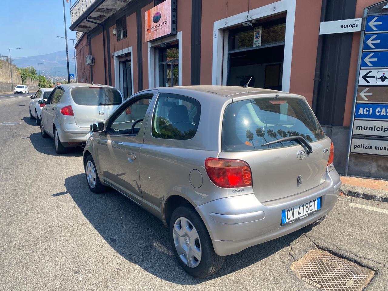 Toyota Yaris 1.0i 16V cat 3 porte Sol