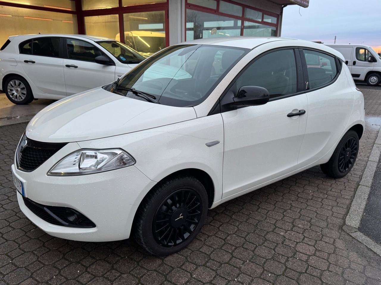 Lancia Ypsilon 1.2 69 CV 5 porte GPL Ecochic Monogram