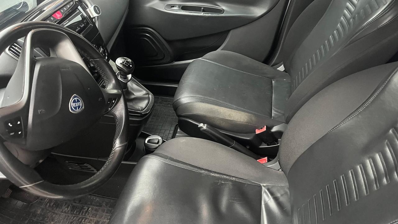 Lancia Ypsilon 1.2 69 CV 5 porte S&S Silver