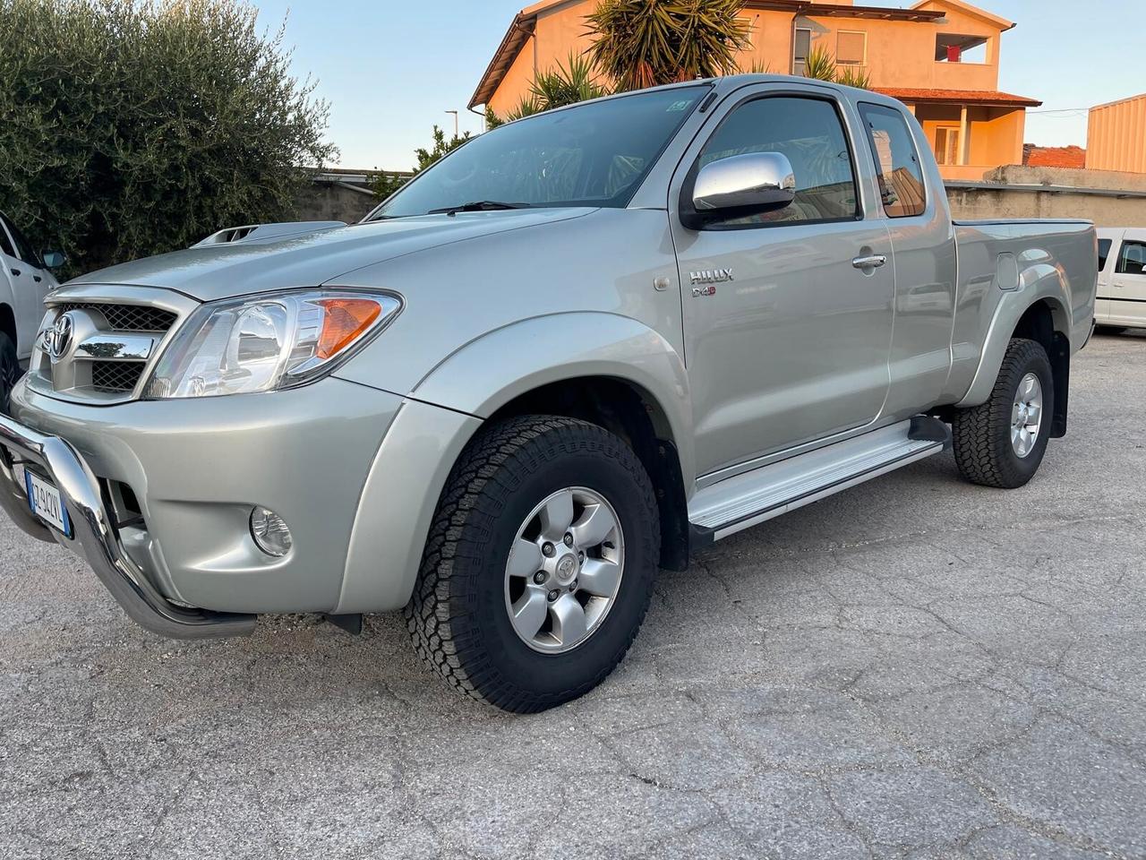 Toyota Hilux 2.5 D-4D 4WD 2p. Extra Cab SR 4x4