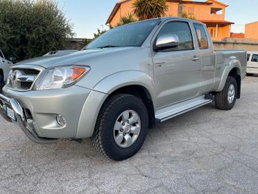 Toyota Hilux 2.5 D-4D 4WD 2p. Extra Cab SR 4x4