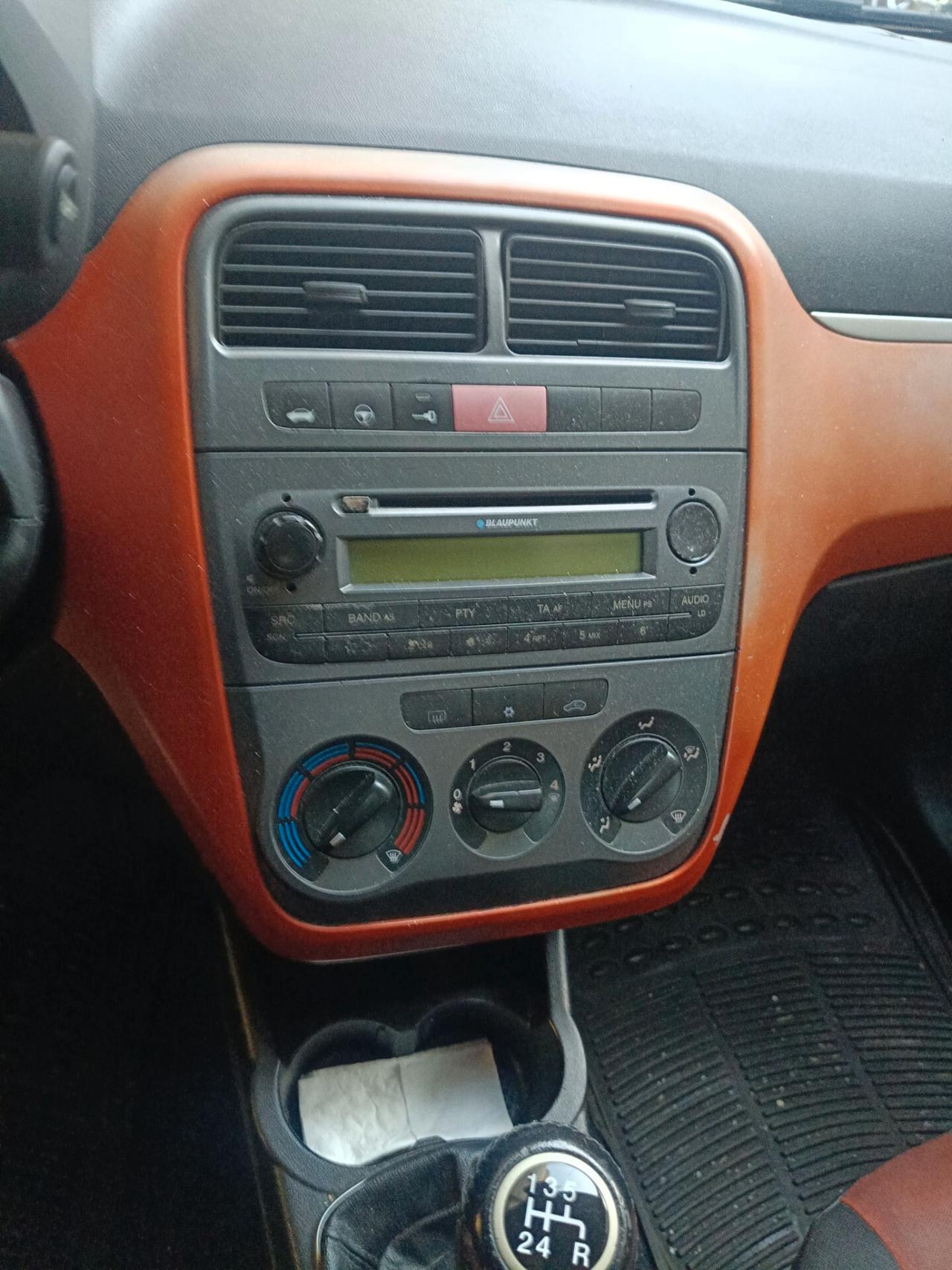 FIAT GRANDE PUNTO 1.2 -VISTA E PIACIUTA -Euro 1490