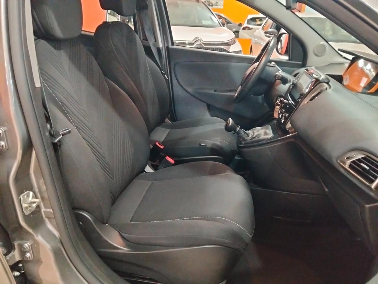 Lancia Ypsilon 1.0 FireFly 5 porte S&S Hybrid Ecochic Gold