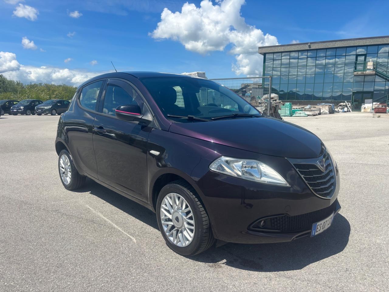 Lancia Ypsilon 0.9 TwinAir 85 CV 5 porte Metano Ecochic Silver