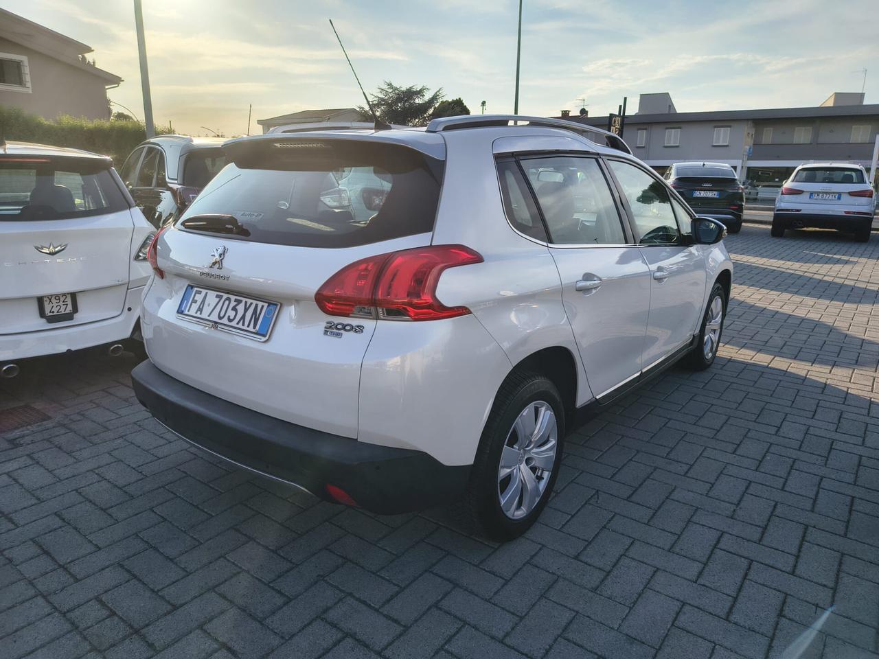 Peugeot 2008 1.2 BENZINA 5 PORTE