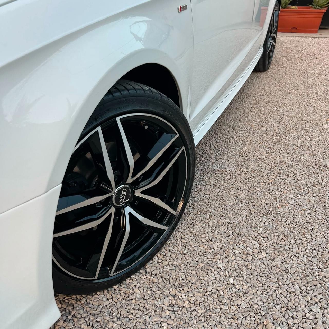 Audi A3 1.6 TDI VIRTUAL COCK SLINE EDITION NAVI MATRIX