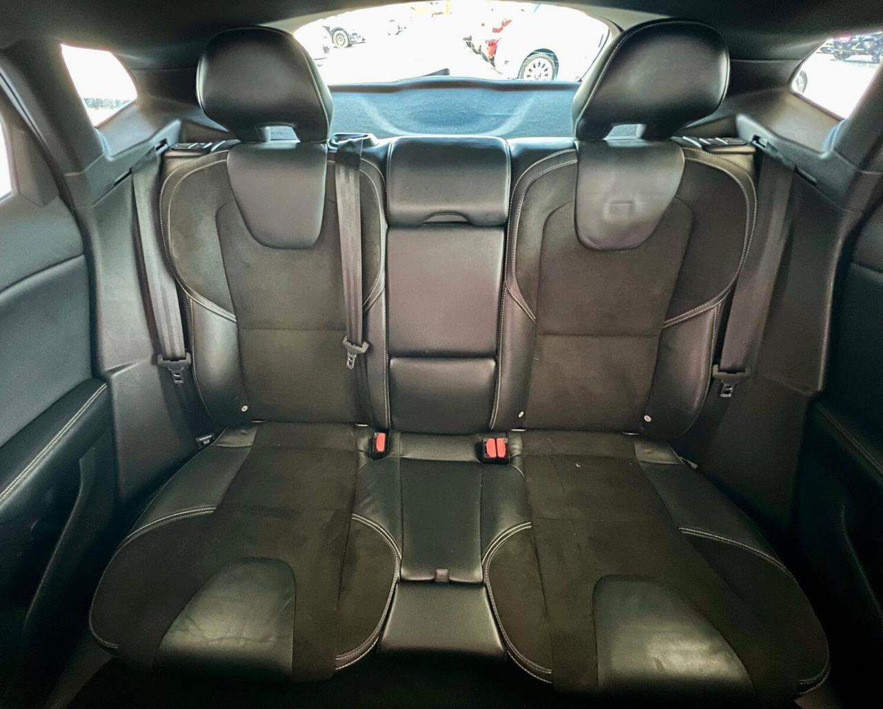 VOLVO V40 (2012-2020) V40 D2 R-design