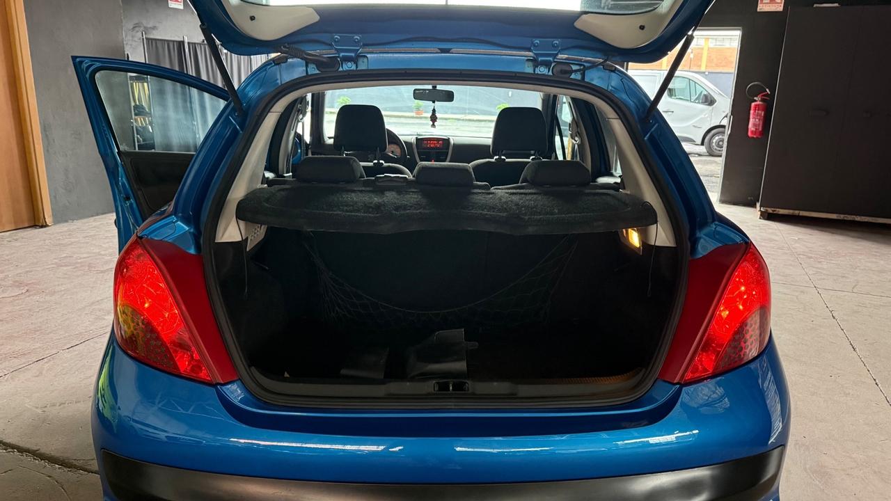 Peugeot 207 1.4 8V 75CV 5p. X Line