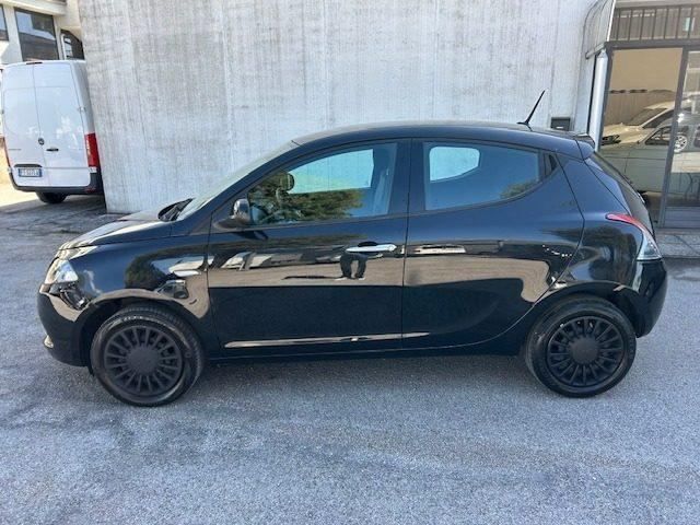 LANCIA Ypsilon 1.0 FireFly 5 porte S&S Hybrid Silver