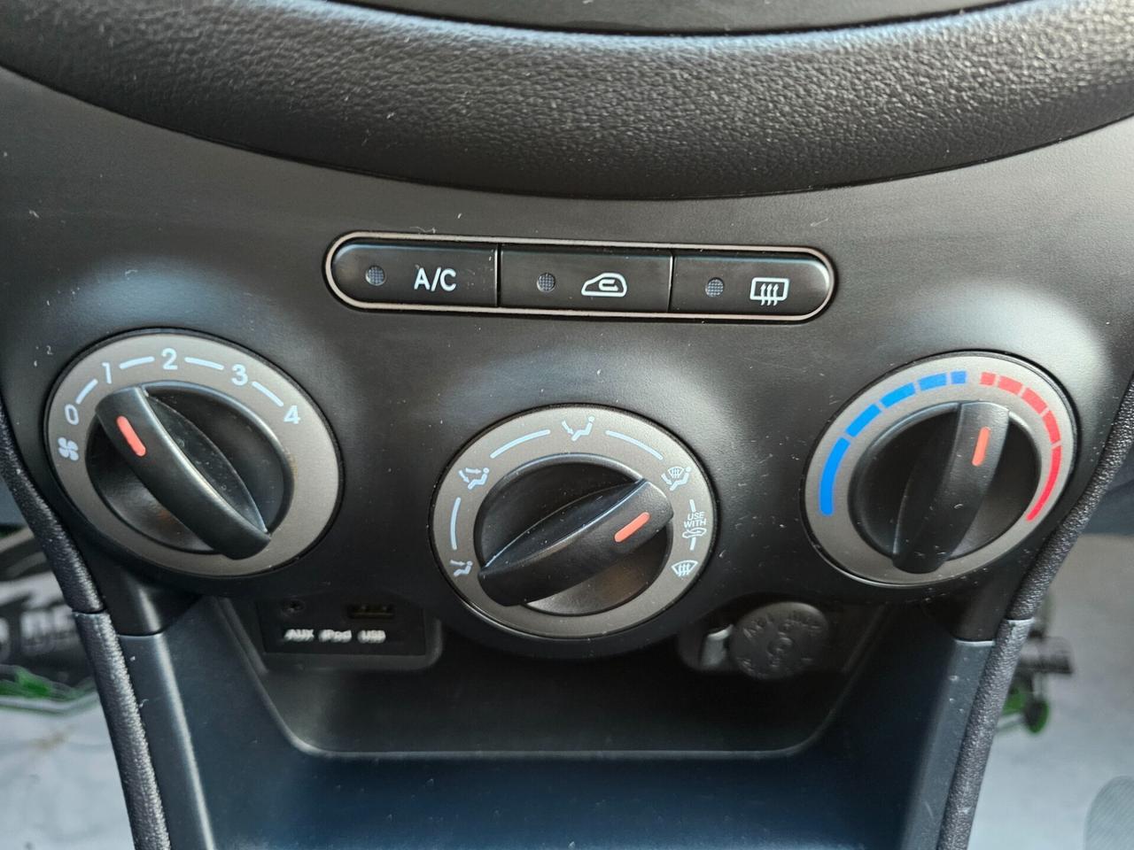 Hyundai i10 1.1 Benzina - Neopatentati