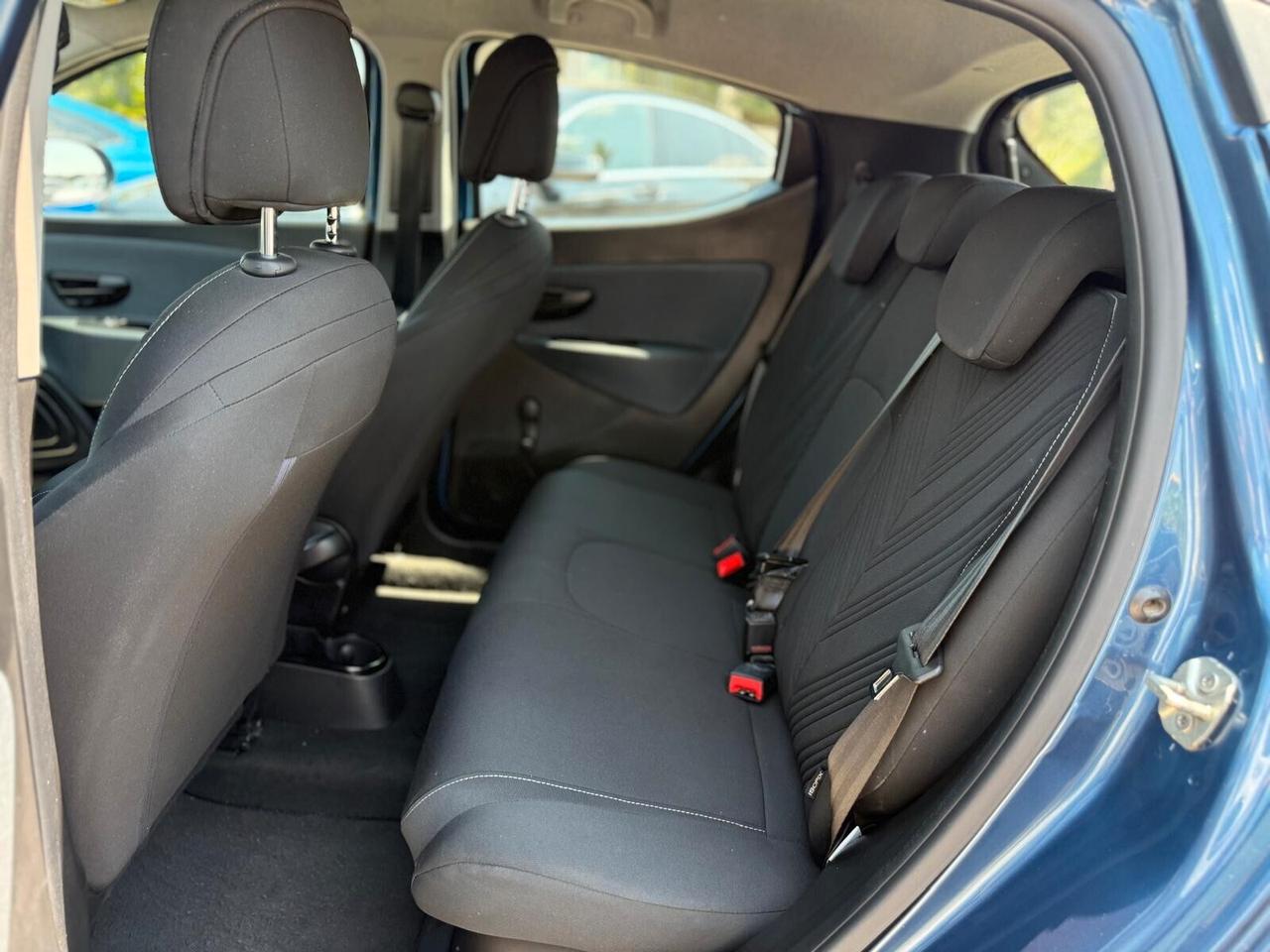 Ypsilon 1.0 5 porte S&S Hybrid Gold Blu Eleganza