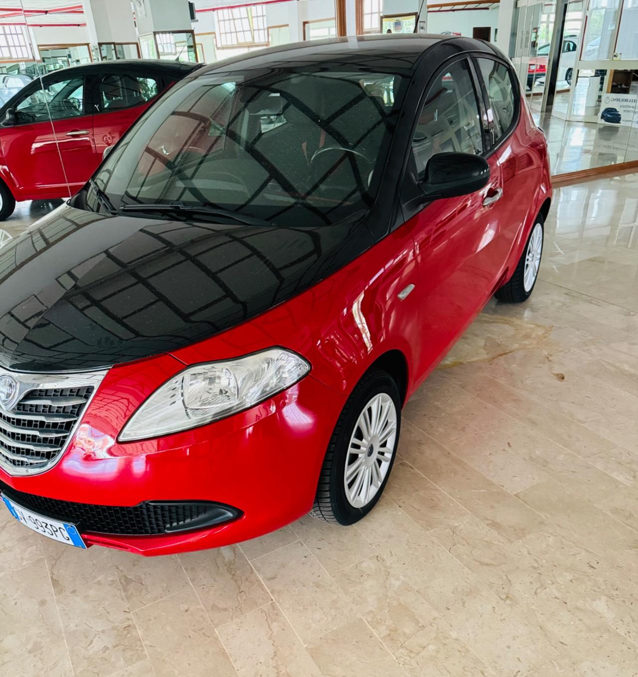 Lancia Ypsilon 1.2 69 CV 5 porte S&S Silver