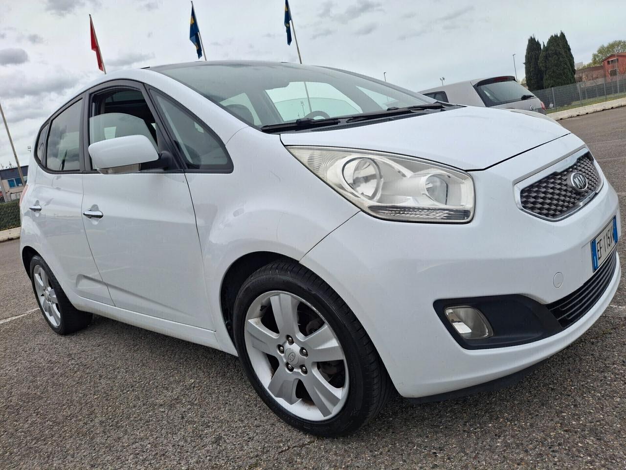 Kia Venga 1.6 CRDi-**FULLOPTIONAL**
