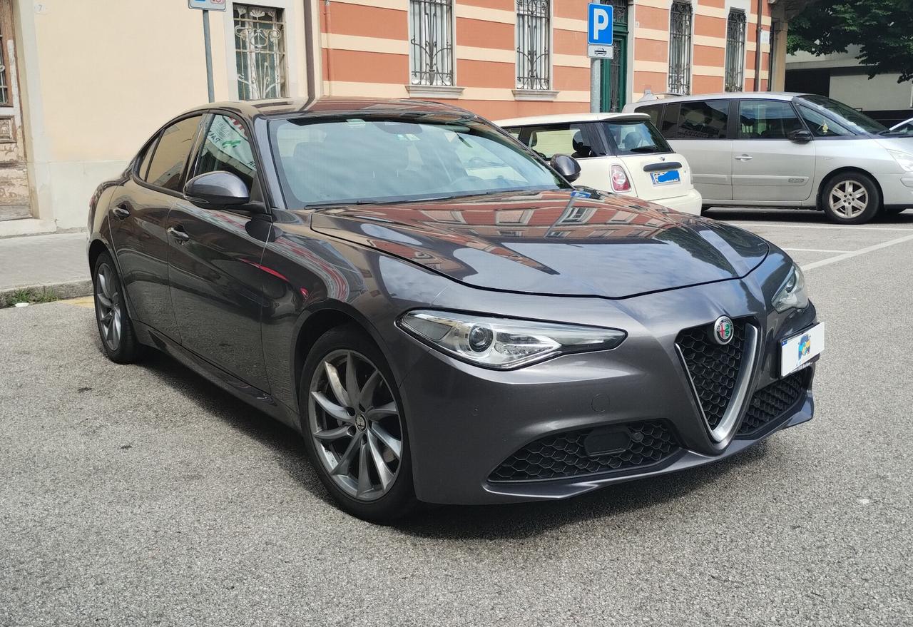 Alfa Romeo Giulia 2.0 Turbo 200 CV AT8 Super
