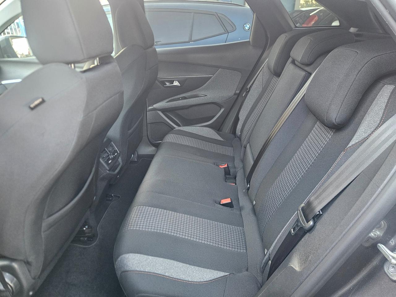 Peugeot 3008 BlueHDi 130 S&S EAT8 Business Edition