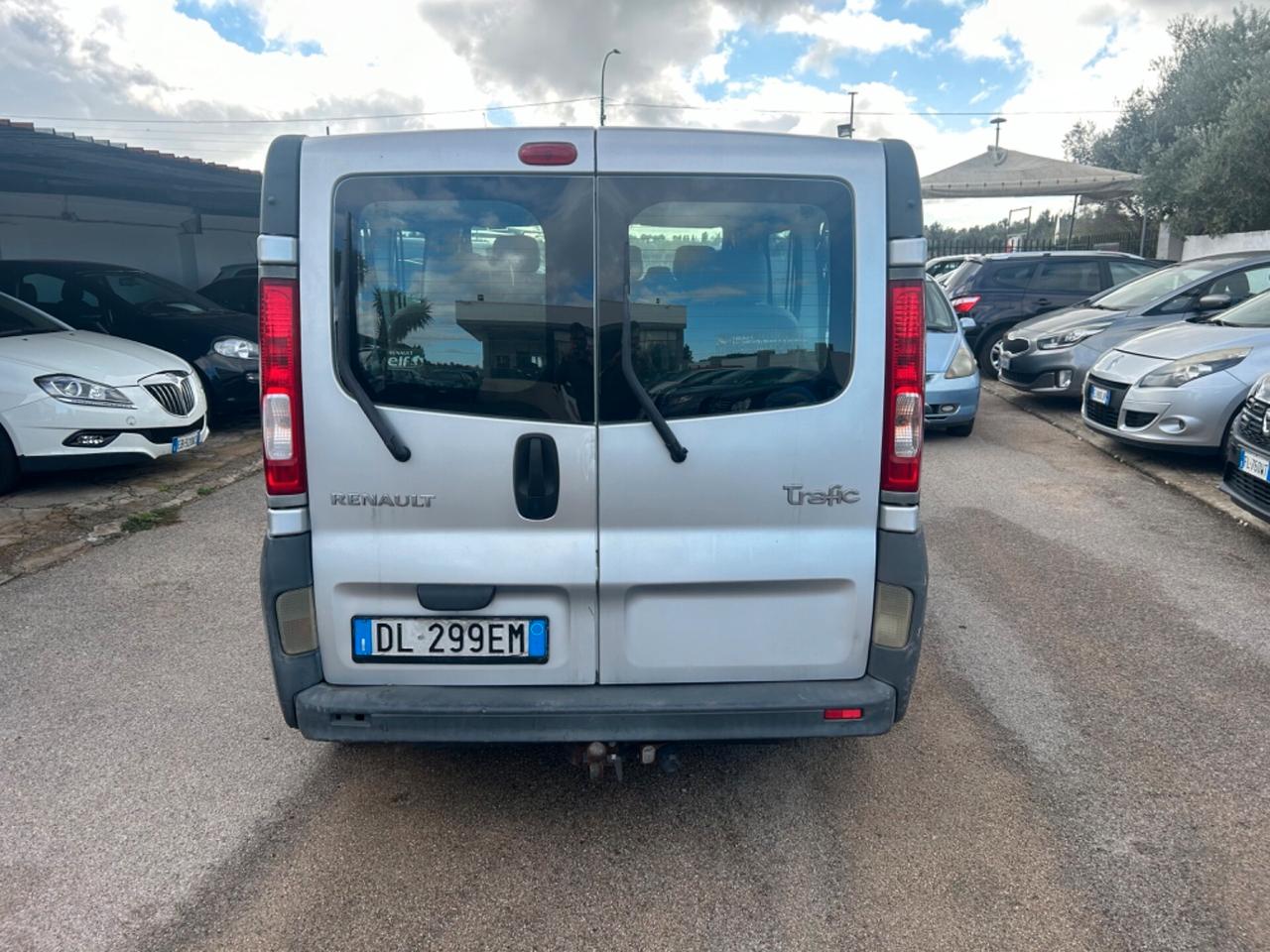 Renault Trafic T27 2.0 dCi/115 PC-TN Passenger 9 POSTI Confort