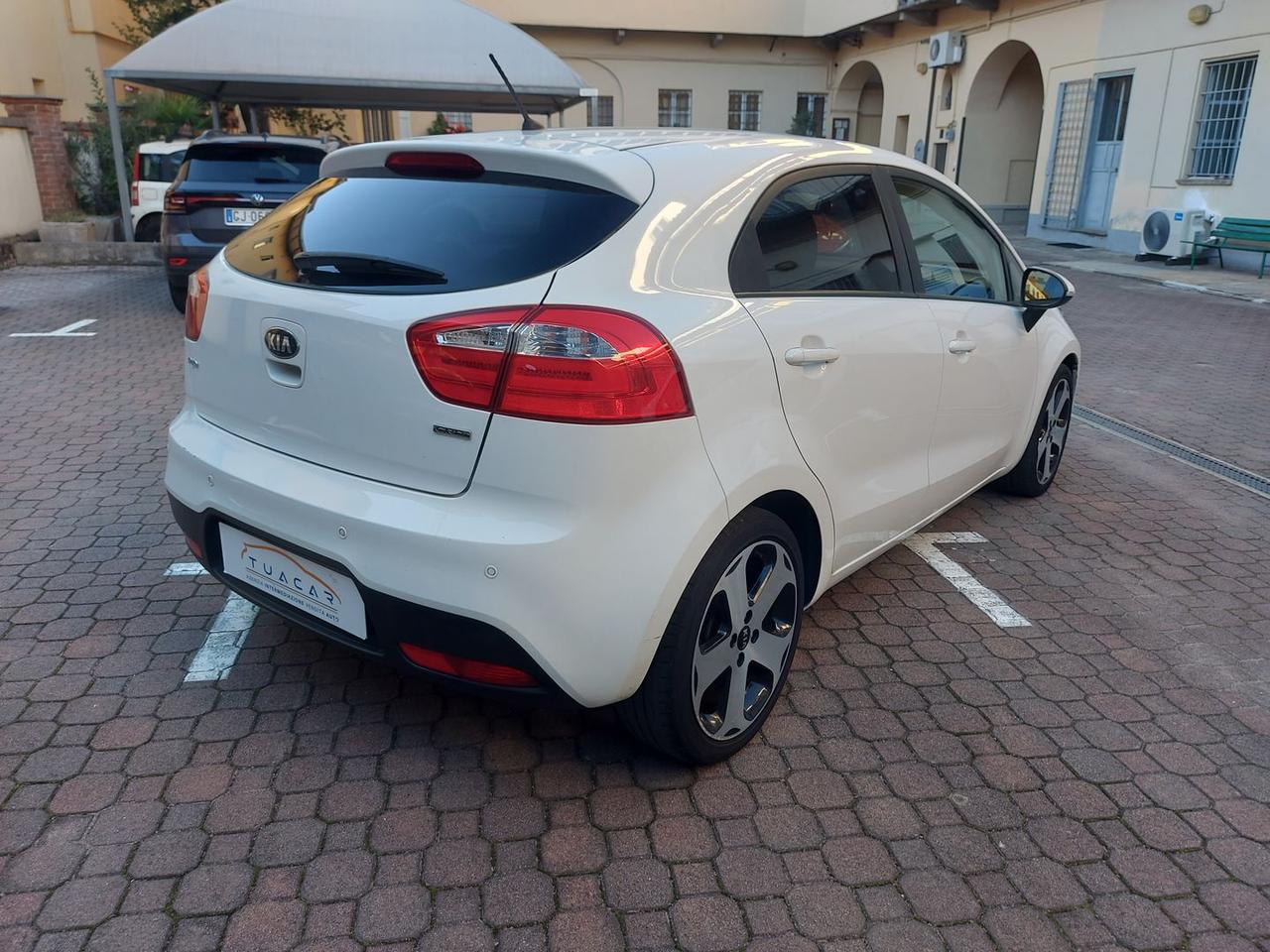 Kia Rio 1.4 crdi 90 cv neopatentati